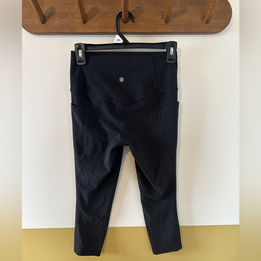 Athleta Salutation Stash Capris